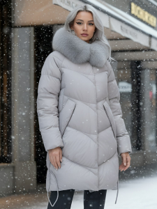 Пальто зимнее утепленное с мехом и капюшоном тренд светло-коричневого цвета 7745SK