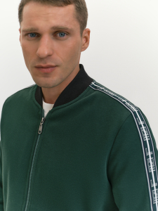 Бомбер для спорта и отдыха из хлопкового трикотажа пике