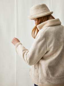 Панама из шерсти молочного цвета