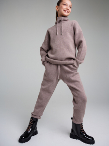 Комплект для девочки: джемпер, брюки