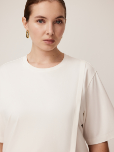 Футболка оригинального кроя из эластичного трикотажа