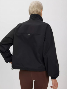 Ветровка демисезонная