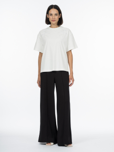 Футболка с мерсеризацией и изящной вышивкой