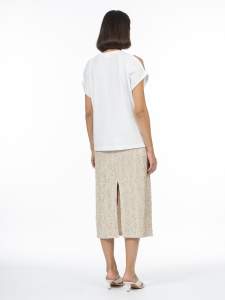 Футболка с разрезами на рукавах