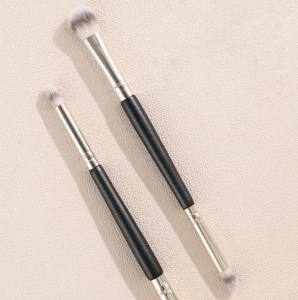 Двусторонняя кисть для макияжа
