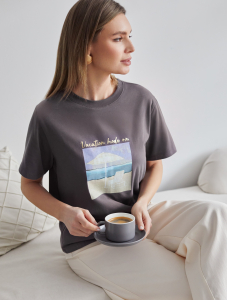 Футболка из хлопкового облегченного полотна с авторским принтом