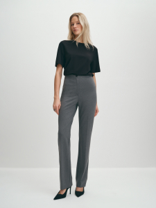 Базовая футболка с вышивкой