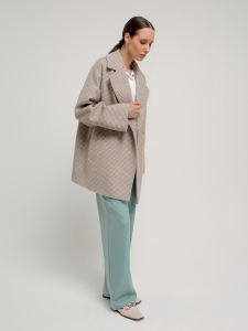 Двубортное укороченное пальто прямого силуэта