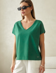 Футболка с V-вырезом и цельнокроеным рукавом из премиального хлопка