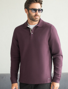 Лонгслив из мягкого фактурного трикотажа с плетеным воротником поло на пуговицах