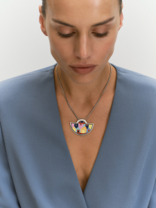 Серебристый кулон с эмалью