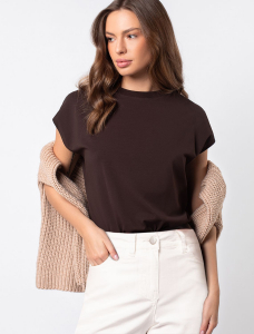 Футболка из премиального хлопка со спущенным плечом