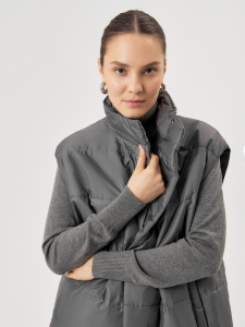 Стеганый жилет из плащевой ткани