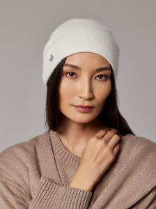 Шапка двойная с пухом енота PR 25005