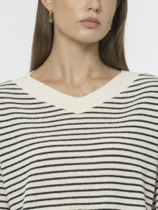 Укороченный свитшот с V-вырезом