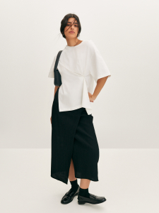 Футболка асимметричного кроя