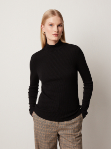 Водолазка из фактурного трикотажа