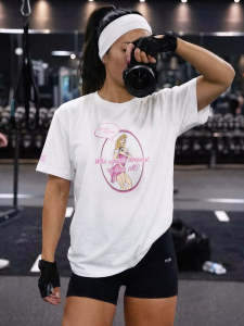 Свободная футболка с ярким принтом