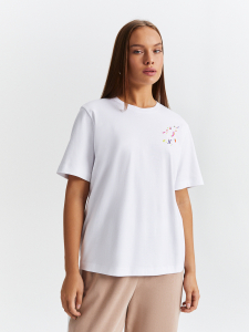 Футболка с вышивкой