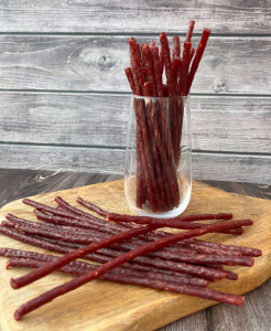 СЫРОКОПЧЕНЫЕ КОЛБАСКИ СО ВКУСОМ БРУСНИКИ