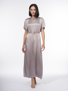 Длинное минималистичное платье из ткани с атласным блеском