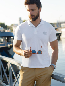 Футболка-поло из фактурного трикотажа