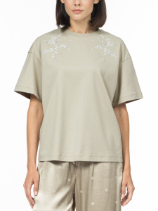 Футболка с мерсеризацией и изящной вышивкой