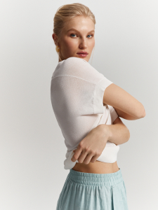 Футболка с V-образным вырезом