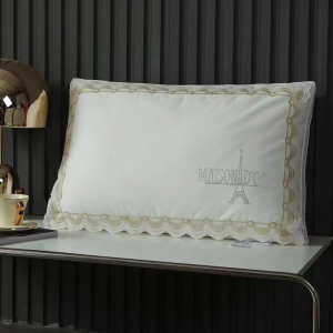 Подушка MAISONDOR 1 шт. в упаковке POMEIS