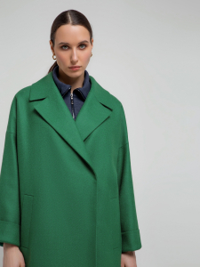 Двубортное укороченное пальто прямого силуэта