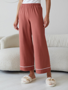 Укороченные брюки из эластичного хлопка с контрастным кантом