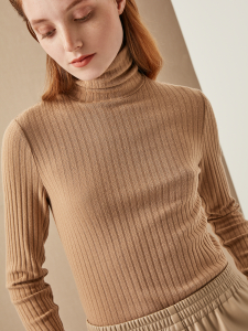 Водолазка из фактурного трикотажа