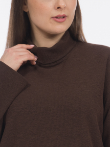 Короткое трикотажное платье с длинным рукавом