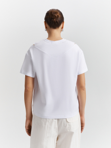 Футболка с декоративными вырезами