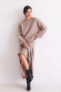 13890 Костюм с юбкой вязаный в бежевом цвете