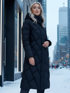 Пальто утепленное стеганное зимнее с капюшоном женское черного цвета 9612Ch