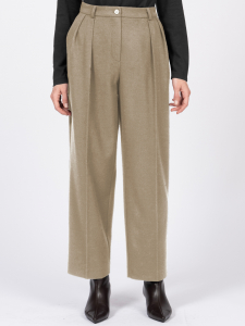 Брюки прямого кроя с защипами