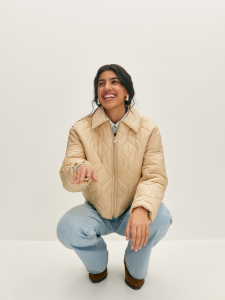 Укороченная куртка с фигурной стёжкой