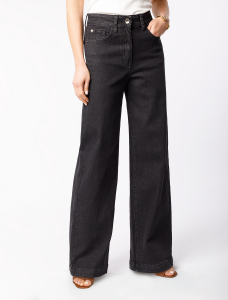 Джинсы-трубы из эластичного денима