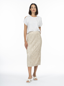 Футболка с разрезами на рукавах