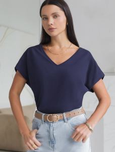 Футболка с V-вырезом и цельнокроеным рукавом из премиального хлопка