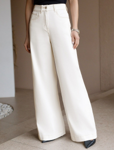 Джинсы-трубы с контрастной строчкой