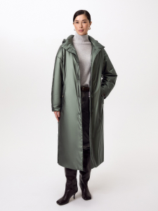 Пальто из непромокаемой плащевой ткани с капюшоном