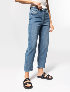 Укороченные джинсы из эластичного денима