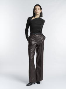 Прямые брюки из мягкой экокожи