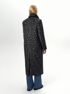 Шерстяное пальто с мембраной и утеплённой спинкой