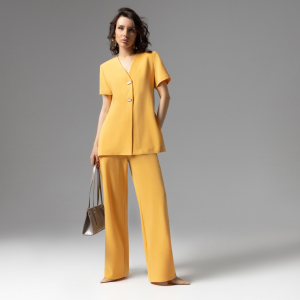 Брючный костюм с разрезами, На шаг впереди моды (яркий)