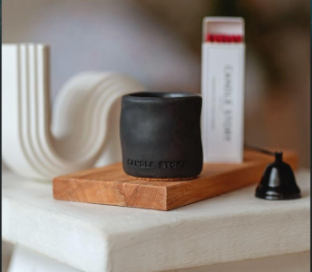 Свеча в бетоне Luckily, черный, аромат