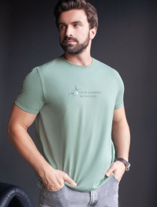 Футболка базовая полуприлегающая из премиального хлопка с принтом