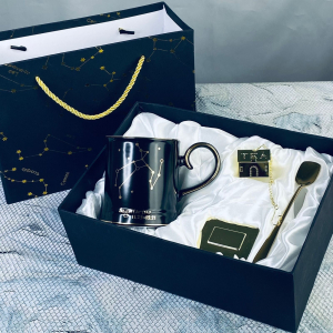 106-298 Кружка 360мл с ложкой и фильтром СТРЕЛЕЦ в под.уп.(х12)Фарфор